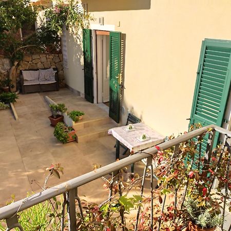 Il Giardino Di Tatiana Rooms & Breakfast La Maddalena  Dış mekan fotoğraf