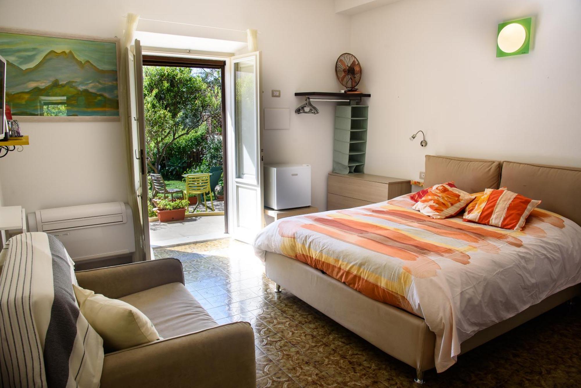 Il Giardino Di Tatiana Rooms & Breakfast La Maddalena  Dış mekan fotoğraf