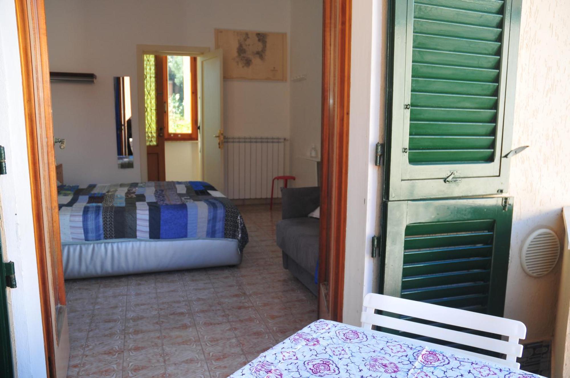 Il Giardino Di Tatiana Rooms & Breakfast La Maddalena  Oda fotoğraf